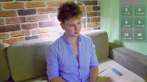 Snapshot of alex_onelove chatting on June 16, 11:46 am Alex online show from June 16, 11:46 am