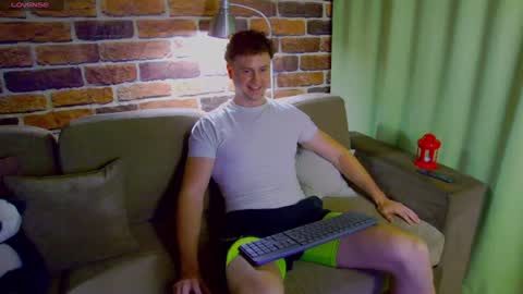 Snapshot of alex_onelove chatting on July 14, 2:01 pm Alex online show from July 14, 2:01 pm