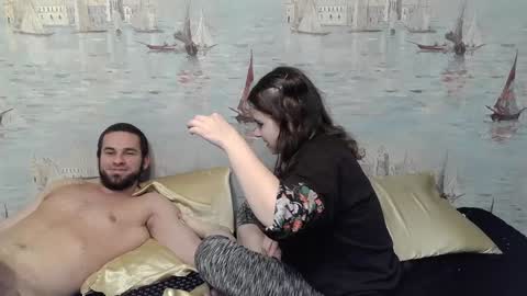 Alex and Sarah online show from December 17, 5:58 pm