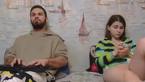 Alex and Sarah online show from December 15, 2:43 pm