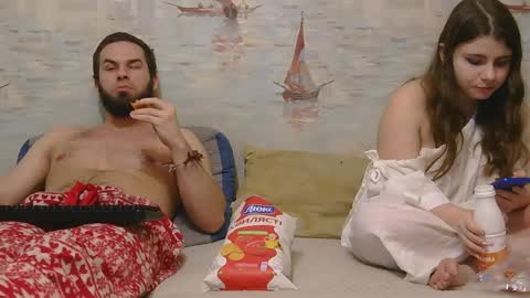 Alex and Sarah online show from March 21, 7:06 pm