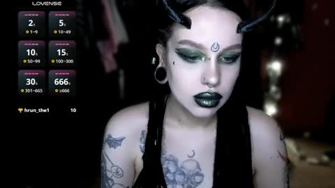 Snapshot of alex_succubus chatting on May 22, 11:27 am Alex Succubus online show from May 22, 11:27 am