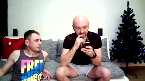 Snapshot of alex_tobey chatting on December 24, 10:11 am Alex and Tobey online show from December 24, 10:11 am