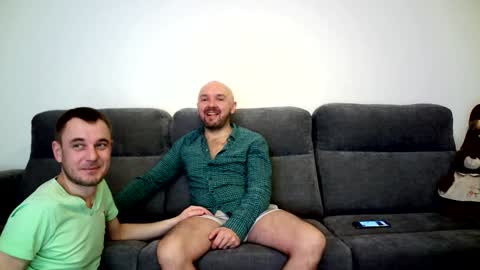 Snapshot of alex_tobey chatting on December 30, 3:25 am Alex and Tobey online show from December 30, 3:25 am