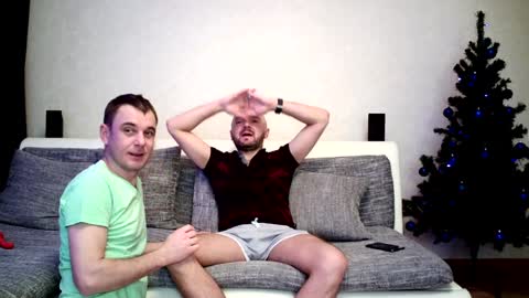 Snapshot of alex_tobey chatting on January 10, 4:44 am Alex and Tobey online show from January 10, 4:44 am