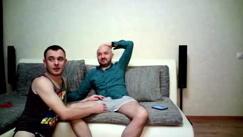 Snapshot of alex_tobey chatting on November 21, 6:01 am Alex and Tobey online show from November 21, 6:01 am