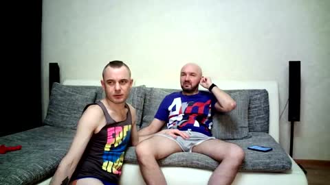 Snapshot of alex_tobey chatting on December 15, 6:39 am Alex and Tobey online show from December 15, 6:39 am