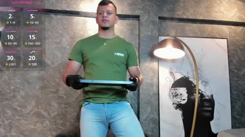 Snapshot of alex_tower chatting on December 4, 9:13 pm Alex Towers online show from December 4, 9:13 pm