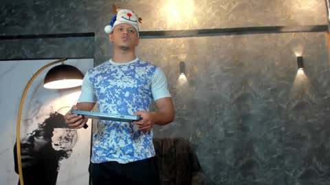 Snapshot of alex_tower chatting on December 13, 6:59 pm Alex Towers online show from December 13, 6:59 pm