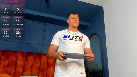 Snapshot of alex_tower chatting on December 18, 6:46 pm Alex Towers online show from December 18, 6:46 pm