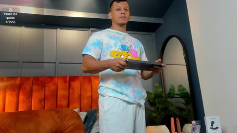 Snapshot of alex_tower chatting on December 28, 6:50 pm Alex Towers online show from December 28, 6:50 pm