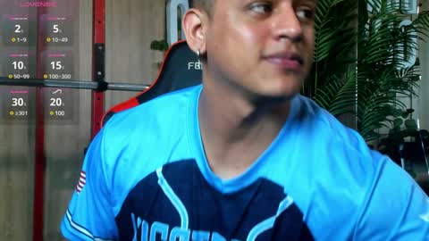 Snapshot of alex_tower chatting on January 2, 2:22 am Alex Towers online show from January 2, 2:22 am