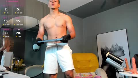 Snapshot of alex_tower chatting on January 10, 8:04 pm Alex Towers online show from January 10, 8:04 pm