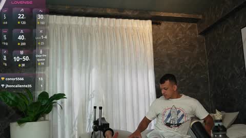 Snapshot of alex_tower chatting on January 18, 6:43 pm Alex Towers online show from January 18, 6:43 pm