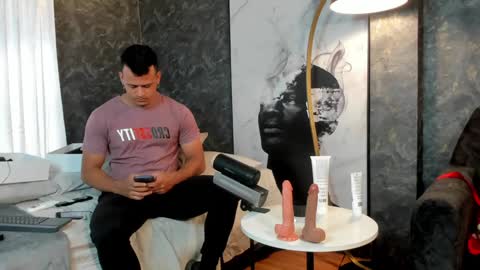 Snapshot of alex_tower chatting on January 21, 6:55 pm Alex Towers online show from January 21, 6:55 pm