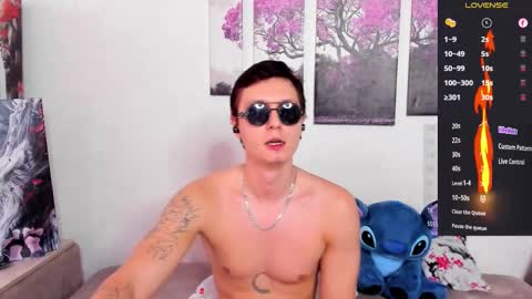 Snapshot of alex_wandhot chatting on October 12, 9:30 am Alex WandHot online show from October 12, 9:30 am