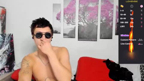 Snapshot of alex_wandhot chatting on October 15, 12:05 pm Alex WandHot online show from October 15, 12:05 pm