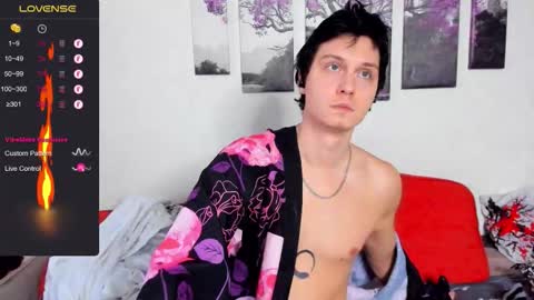 Snapshot of alex_wandhot chatting on November 8, 8:25 am Alex WandHot online show from November 8, 8:25 am