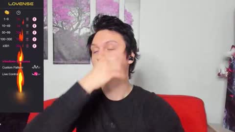 Snapshot of alex_wandhot chatting on December 14, 4:18 am Alex WandHot online show from December 14, 4:18 am