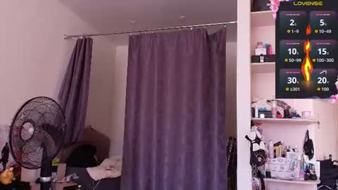 Snapshot of alex_wandhot chatting on July 26, 7:59 am Alex WandHot online show from July 26, 7:59 am