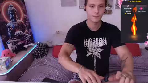 Snapshot of alex_wandhot chatting on August 1, 9:19 am Alex WandHot online show from August 1, 9:19 am