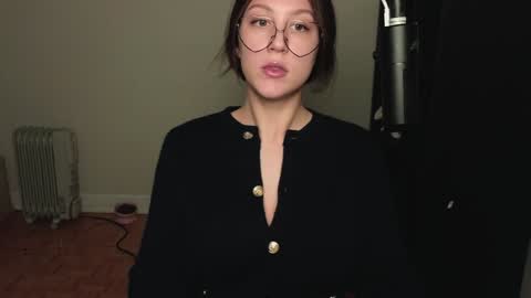 dont be afraid to click social media link its  working  just click on that  online show from December 28, 11:48 pm