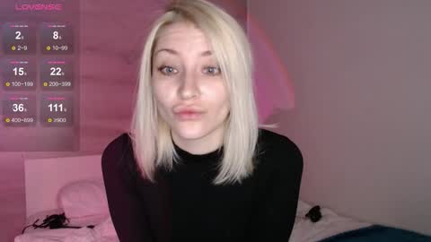 Snapshot of alexa_novak chatting on November 18, 2:39 am Alexa online show from November 18, 2:39 am