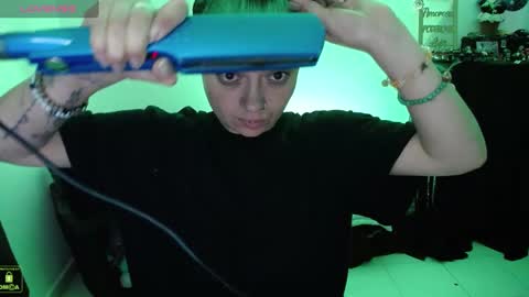 Snapshot of alexa_sweet69x chatting on December 18, 1:05 am Alexa online show from December 18, 1:05 am