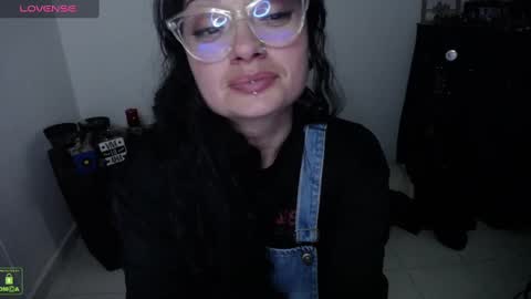 Snapshot of alexa_sweet69x chatting on December 19, 11:35 pm Alexa online show from December 19, 11:35 pm