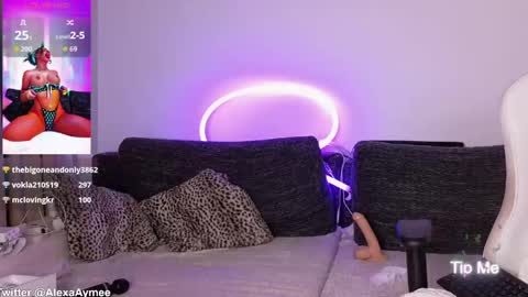 Snapshot of alexaaimee chatting on April 28, 2:27 am Alexa online show from April 28, 2:27 am