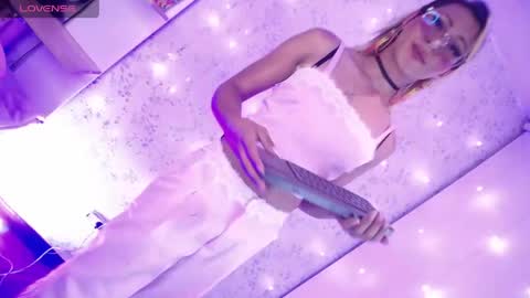 alexaavandercloude online show from April 24, 7:49 pm