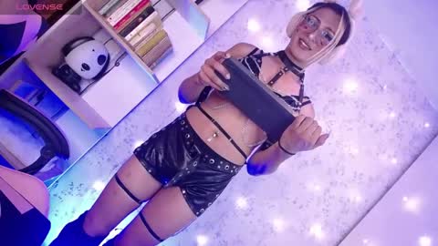Snapshot of alexaavandercloude chatting on May 5, 9:12 pm alexaavandercloude online show from May 5, 9:12 pm