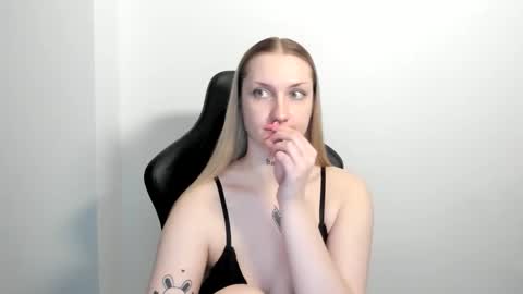 Snapshot of alexafragile chatting on May 11, 2:45 pm Alexa online show from May 11, 2:45 pm