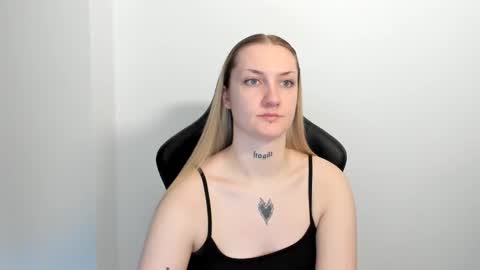 Snapshot of alexafragile chatting on May 12, 11:29 am Alexa online show from May 12, 11:29 am