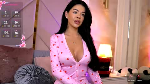 Snapshot of alexaheyess chatting on November 1, 5:42 am Alexa online show from November 1, 5:42 am