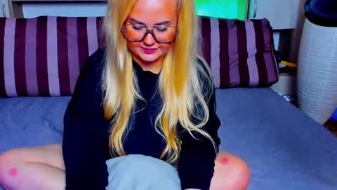 AlexaLaVibes online show from October 2, 7:37 am