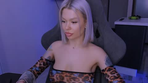 Snapshot of alexamason chatting on February 1, 6:10 am Alexa Mason online show from February 1, 6:10 am