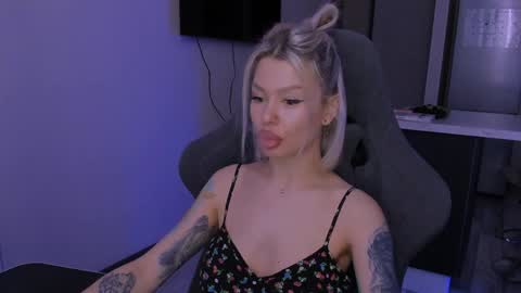 Snapshot of alexamason chatting on February 7, 5:41 am Alexa Mason online show from February 7, 5:41 am