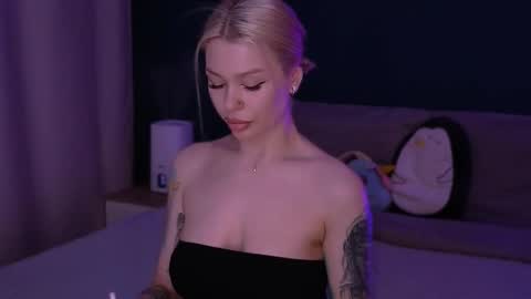 Snapshot of alexamason chatting on March 7, 1:42 am Alexa Mason online show from March 7, 1:42 am