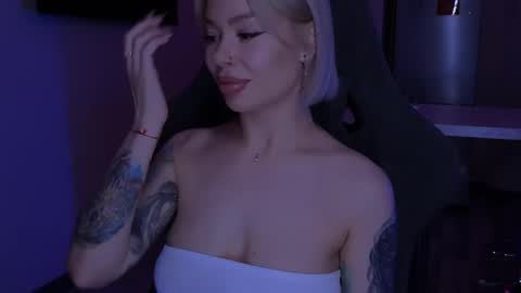 Snapshot of alexamason chatting on October 29, 2:25 am Alexa Mason online show from October 29, 2:25 am