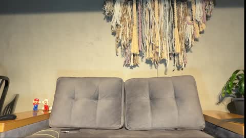 Alex  Dani online show from December 4, 5:27 am