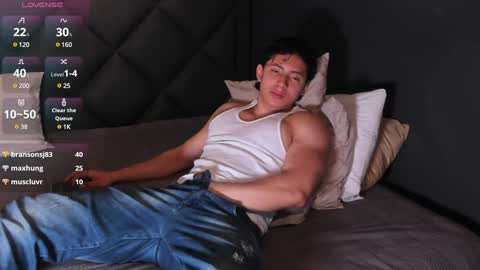 Snapshot of alexander_classy chatting on February 8, 11:12 am Alex online show from February 8, 11:12 am