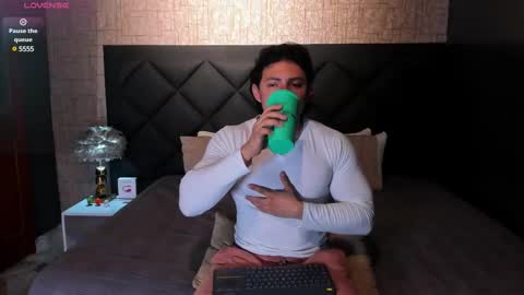 Snapshot of alexander_classy chatting on February 20, 6:28 am Alex online show from February 20, 6:28 am