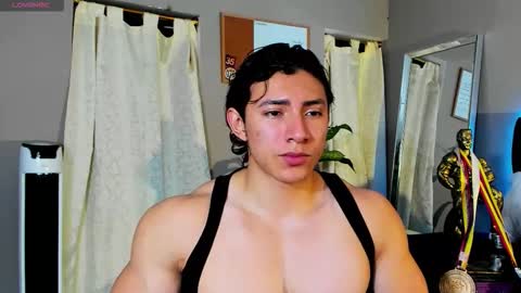 Snapshot of alexander_classy chatting on September 15, 11:38 pm Alex online show from September 15, 11:38 pm