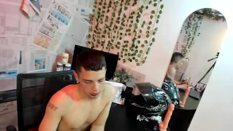 Snapshot of alexandluke1 chatting on July 8, 8:24 pm chicos hot online show from July 8, 8:24 pm