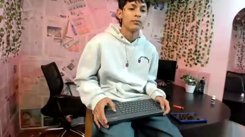Snapshot of alexandluke1 chatting on July 23, 1:20 pm chicos hot online show from July 23, 1:20 pm