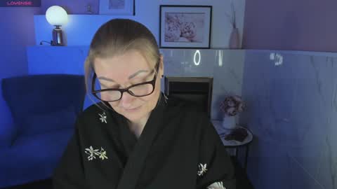 Snapshot of alexandra_kind chatting on January 3, 4:37 pm Alexandra online show from January 3, 4:37 pm