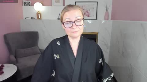 Snapshot of alexandra_kind chatting on February 13, 12:35 am Alexandra online show from February 13, 12:35 am