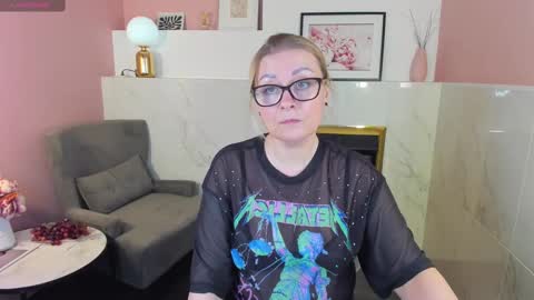 Snapshot of alexandra_kind chatting on February 27, 6:18 am Alexandra online show from February 27, 6:18 am