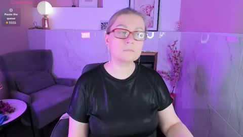 Snapshot of alexandra_kind chatting on March 6, 12:40 am Alexandra online show from March 6, 12:40 am